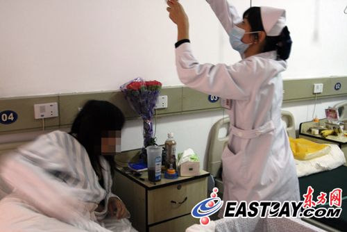 少女交友不慎产下混血女婴 父母撒手不管